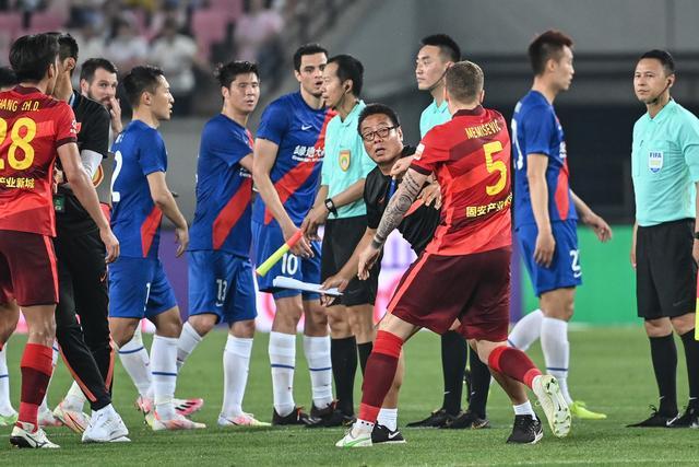talkSPORT：曼联将再签一名顶级中场，相中马努·科内和楚阿梅尼